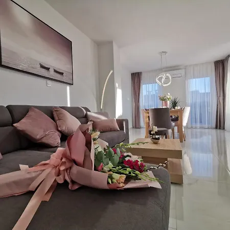 Luxury Apartments M&I *
