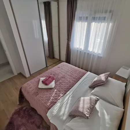 Luxury Apartments M&I Apartamento