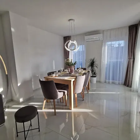 Luxury Apartments M&I