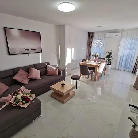 Luxury Apartments M&I