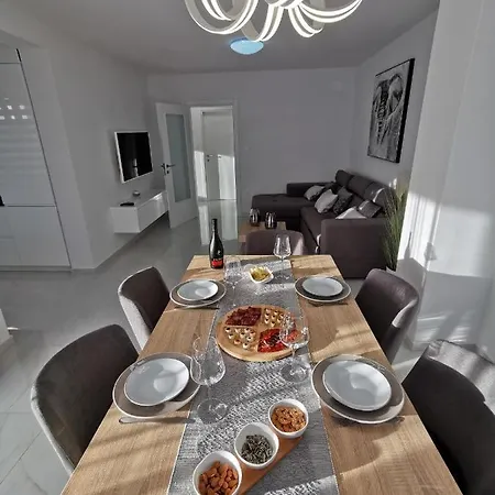 Luxury Apartments M&I Apartamento