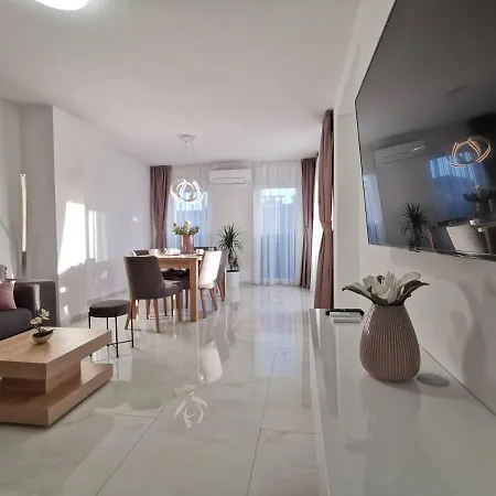 Luxury Apartments M&I Apartamento